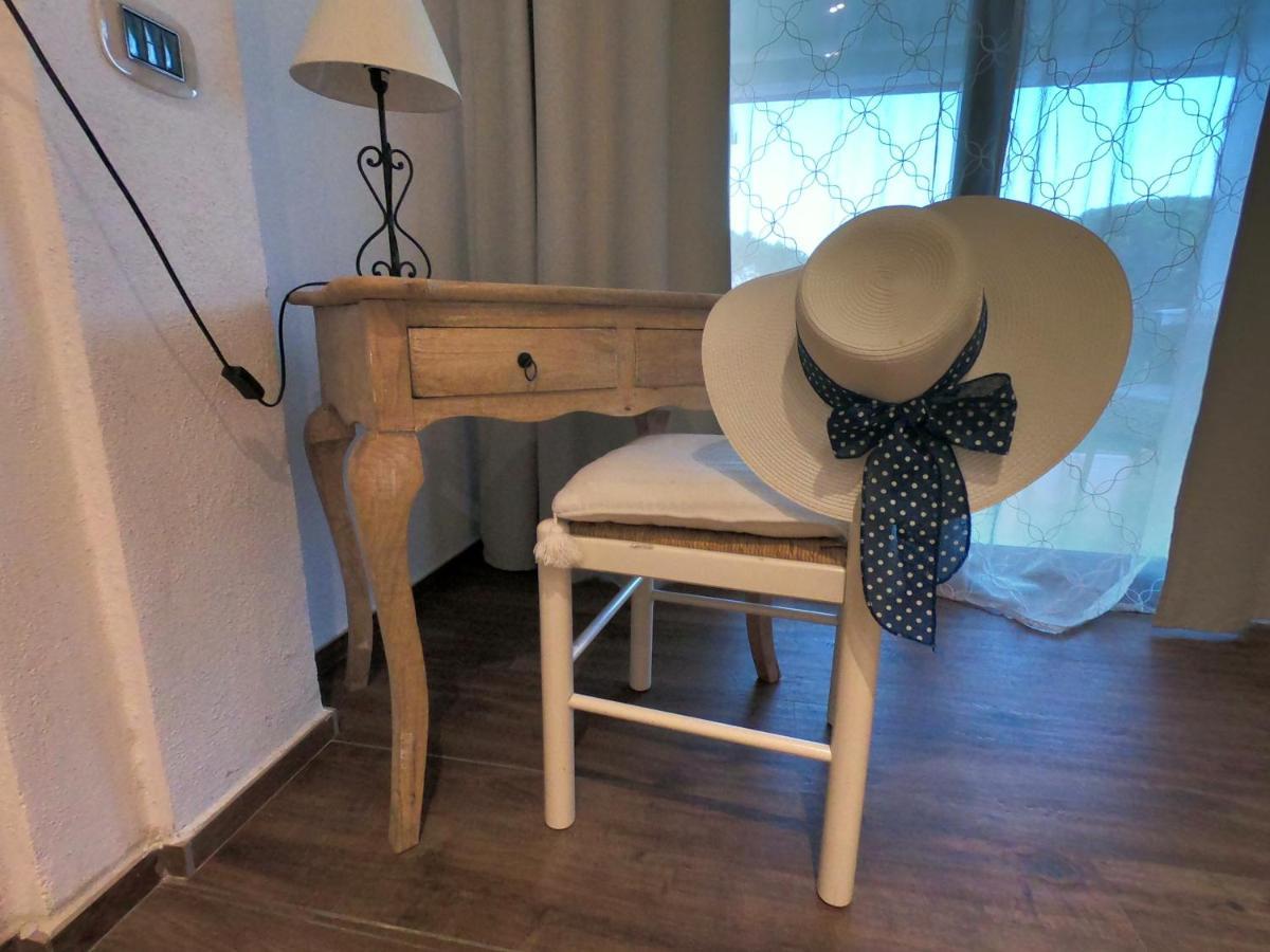 Villa La Conchiglia Rooms Cala Liberotto Luaran gambar